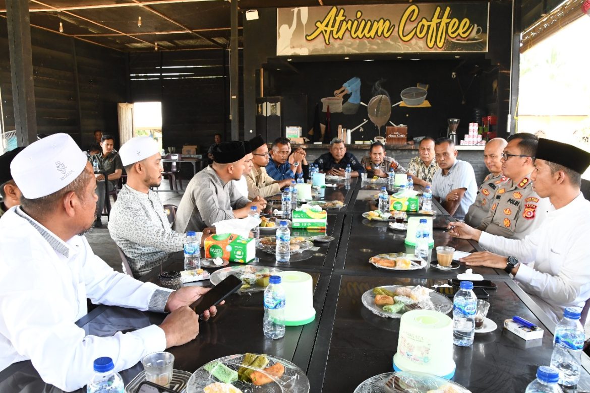 Di Momen Silahturahmi Jumat Curhat, Kapolres Aceh Timur Ajak Seluruh Elemen Masyarakat Sukseskan Pilkada 2024