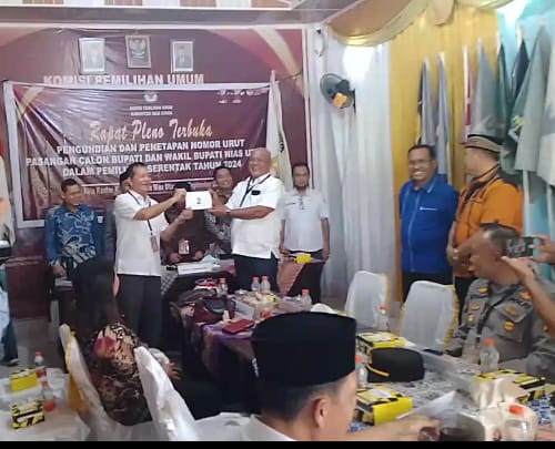 Penetapan Pengundian Nomor Urut di KPU Nias Utara Pada Paslon Amizaro Waruwu S.Pd, M.IP dan Yusman Zega A.Pi, M.Si