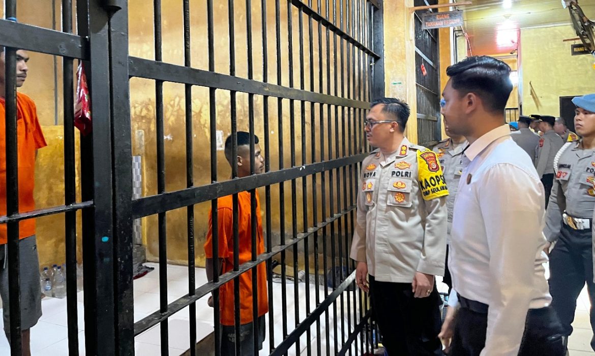 Kapolres Bersama Wakapolres Aceh Timur Memimpin Langsung Kegiatan Penggeledahan Ruang Tahanan