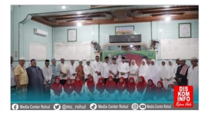 Wakil Bupati Rokan Hulu  INDRA GUNAWAN Lepas JCH Mesjid Al-Hidayah Kecamatan Ujung Batu