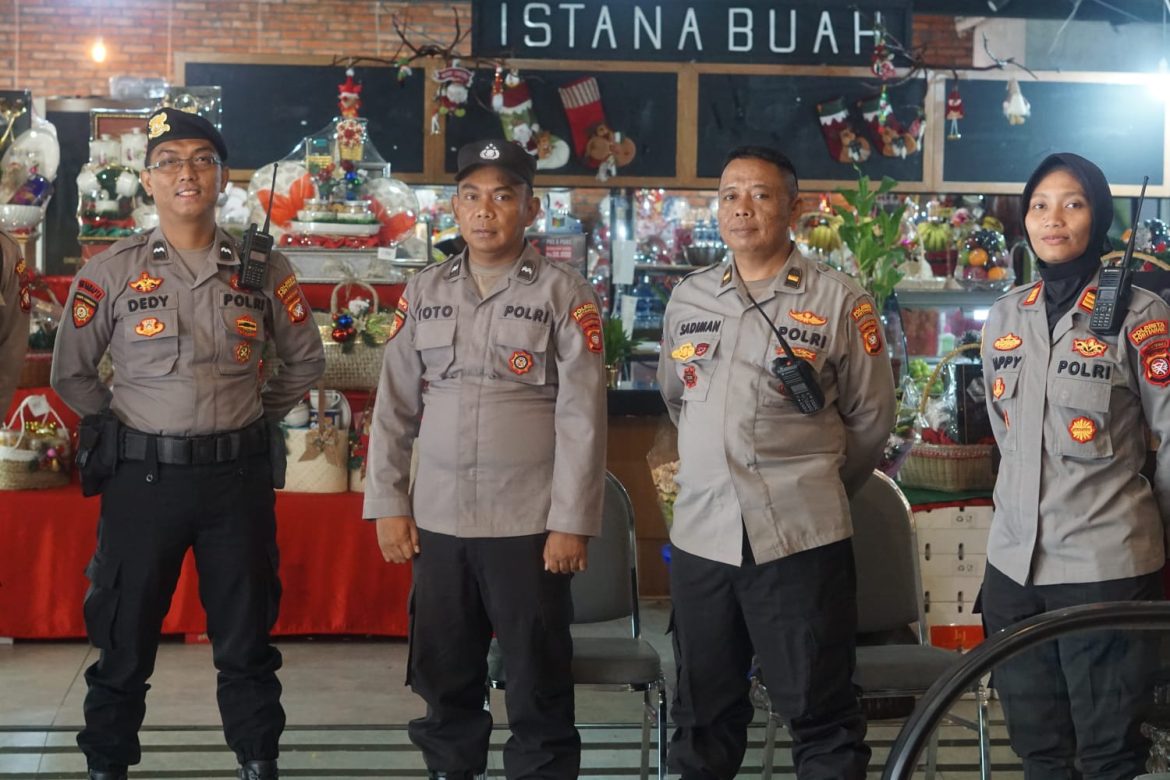 Satgas Operasi Mantap Praja Kapuas 2024 Polda Kalbar Amankan Rapat Pleno Kota di Ballroom Hotel Haris