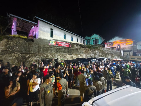 ‎Satpol PP Bongkar Aktivitas Pekat di Loa Hui, 122 Wanita dan 200 Botol Miras Diamankan