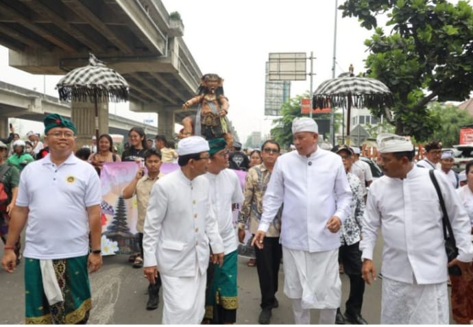 Pawai Ogoh-Ogoh Meriah di Bekasi, Tri Adhianto Gaungkan Harmoni dan Toleransi Nyepi