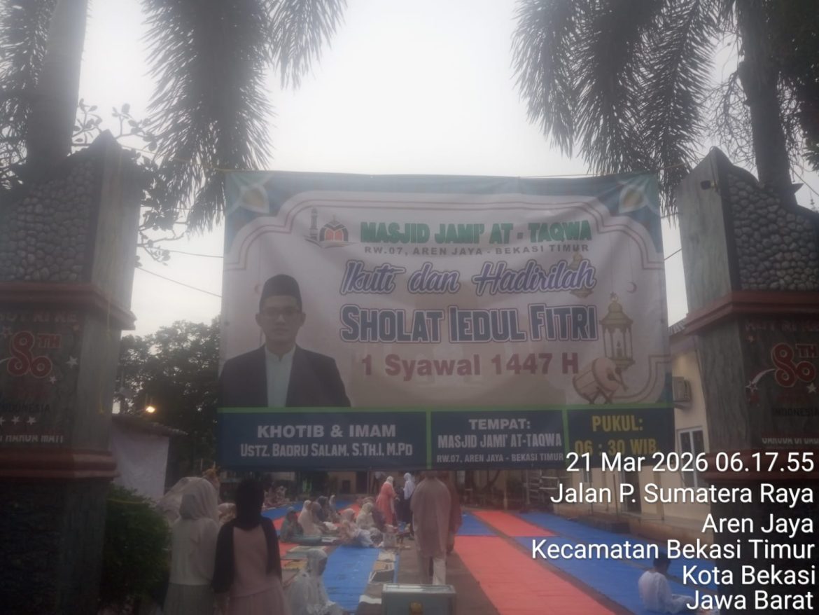 Warga Membludak di Masjid Jami’ At-Taqwa RW 007 Aren Jaya, Shalat Id Berlangsung Khidmat