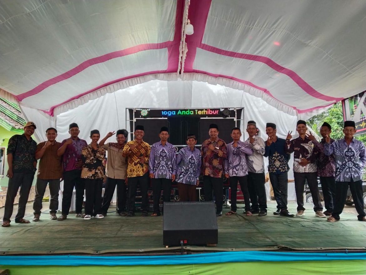 Momen Kebersamaan Anggota DPRD Way Kanan Sukro Suwaryono Bersama Panitia di Kediaman Suparno