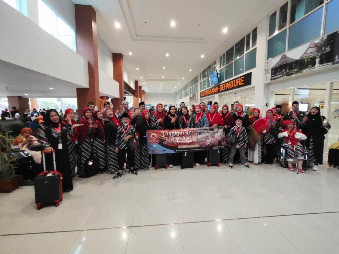 Antar Tamu Allah, Chatour Travel Resmi Lepas Keberangkatan 31 Jamaah Umroh Musim 1448 H