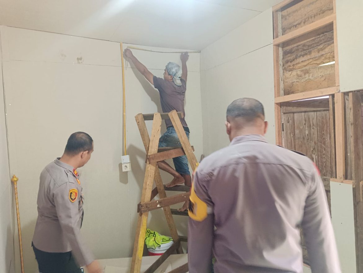 Bedah Rumah Capai 95 Persen, Kapolres Kampar Pastikan Pembangunan Berjalan Lancar Tanpa Kendala