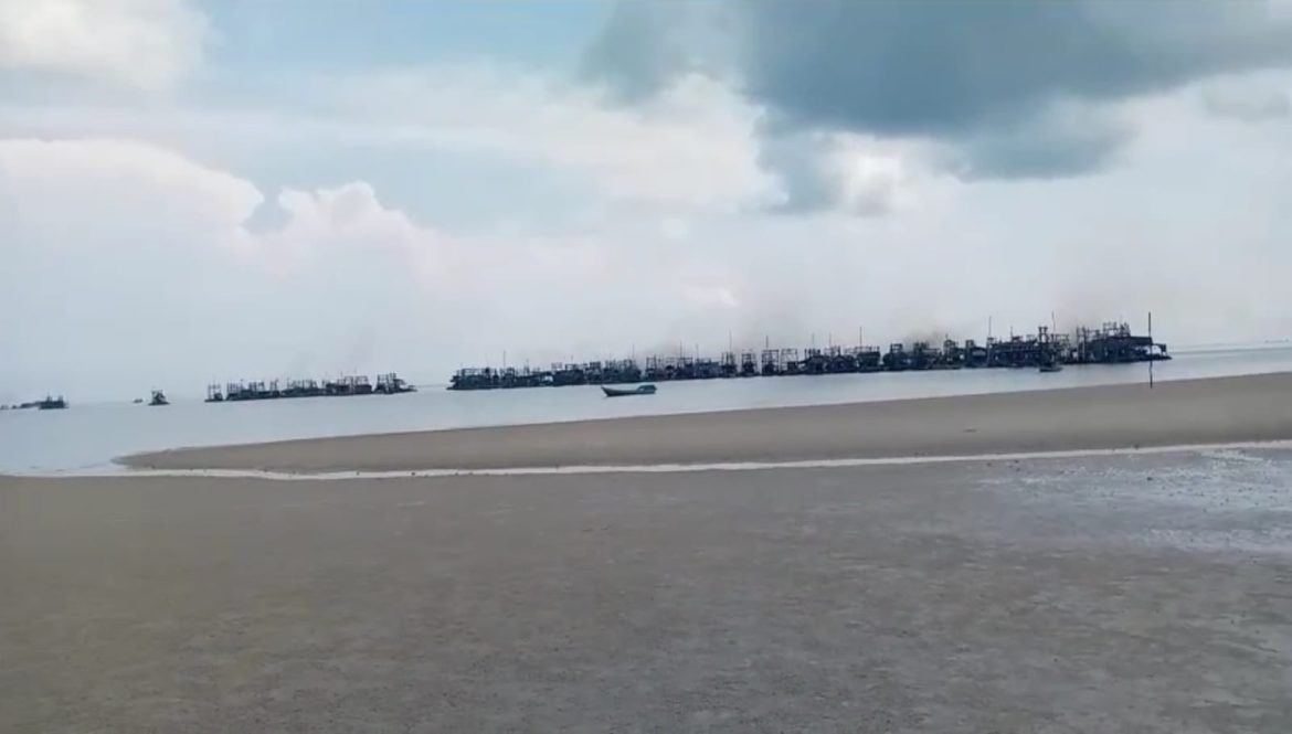 Aktifitas Penambangan Timah Dikawasan Pantai Berangkat Desa Ketap Kecamatan Jebus Kabupaten Bangka Barat Jadi Sorotan