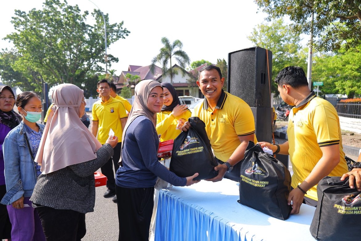 Sambut Hari Bhayangkara ke-80, Polda Riau Gelar Olahraga Bersama dan Salurkan 1.000 Paket Bansos untuk Masyarakat