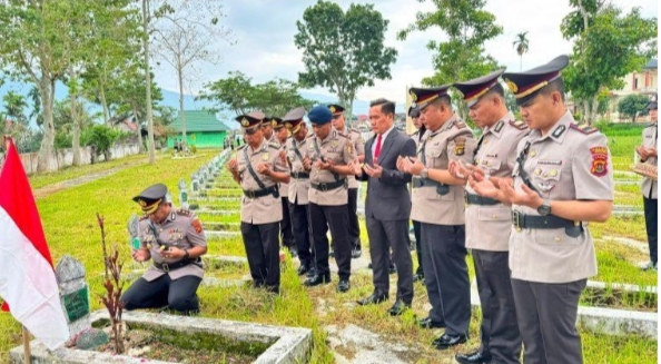 Sambut Hari Bhayangkara ke 80, Kapolres Kerinci Pimpin Ziarah Makam pahlawan