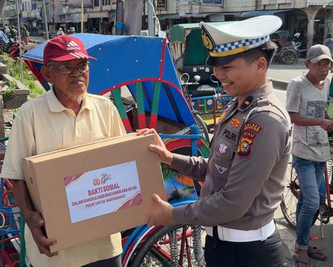 Polda Riau Salurkan 7.075 Paket Bansos Jelang Hari Bhayangkara ke-80, Wujud Nyata Kepedulian kepada Masyarakat