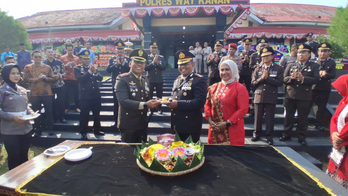 Komandan Kodim 0427/Way Kanan Hadiri Peringatan Dirgahayu Polri Ke-80
