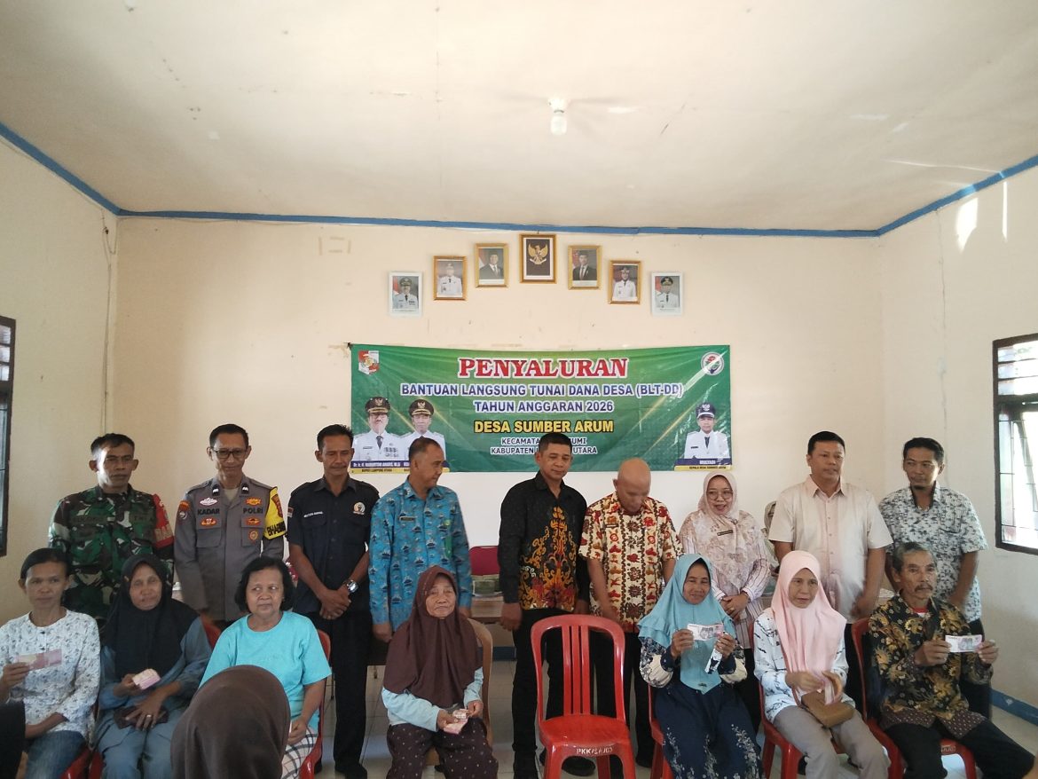 Bhabinkamtibmas Polsek Kotabumi Kota Hadiri Penyaluran BLT Dana Desa dan Rembuk Stunting di Sumber Arum