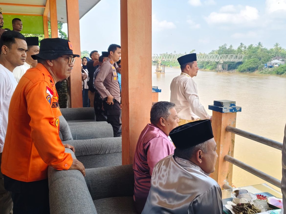 Polres Kuansing Pastikan Hari Pertama Pacu Jalur Rayon III di Benai Berlangsung Aman, Ribuan Penonton Padati Arena