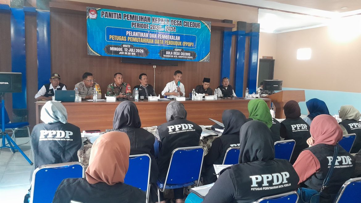 Sinergi TNI-Polri, Babinsa Koramil 06/Setu dan Bhabinkamtibmas Hadiri Pelantikan Serta Pembekalan PPDP Desa Ciledug