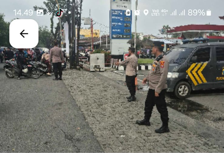 Antisipasi Kelangkaan dan Kemacetan, Personel Polsek Deli Tua Gencarkan Monitoring serta Pengaturan Lalu Lintas di SPBU 