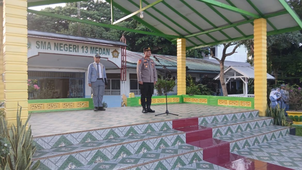 Kapolsek Deli Tua Jadi Pembina Upacara di SMAN 13 Medan, Ingatkan Siswa Jauhi Geng Motor dan Narkoba 