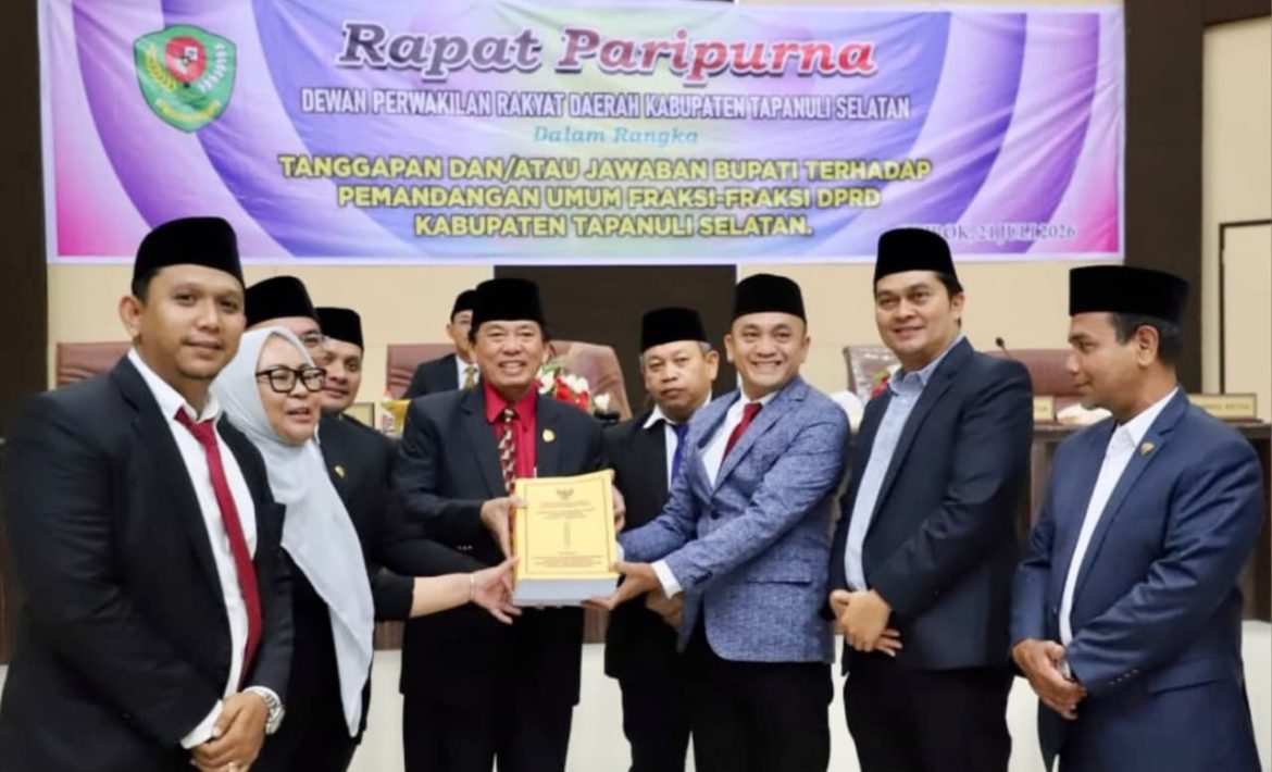 Rapat Paripurna DPRD Tapsel Bahas Pertanggungjawaban APBD Tapsel 2026 