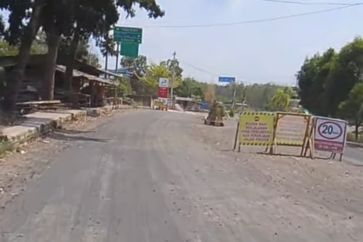 Bundaran Simpang Lima Way Kanan Dilanda Debu Proyek, Warga Mendesak Instansi Terkait Segera Bertindak!