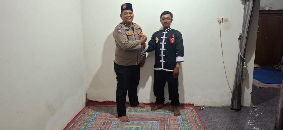 Bhabinkamtibmas Sidomukti Laksanakan Cooling System dan Penggalangan Kamtibmas, Perkuat Sinergi dengan IKS PI Kera Sakti Jelang Pengesahan Warga Baru di Kota Madiun