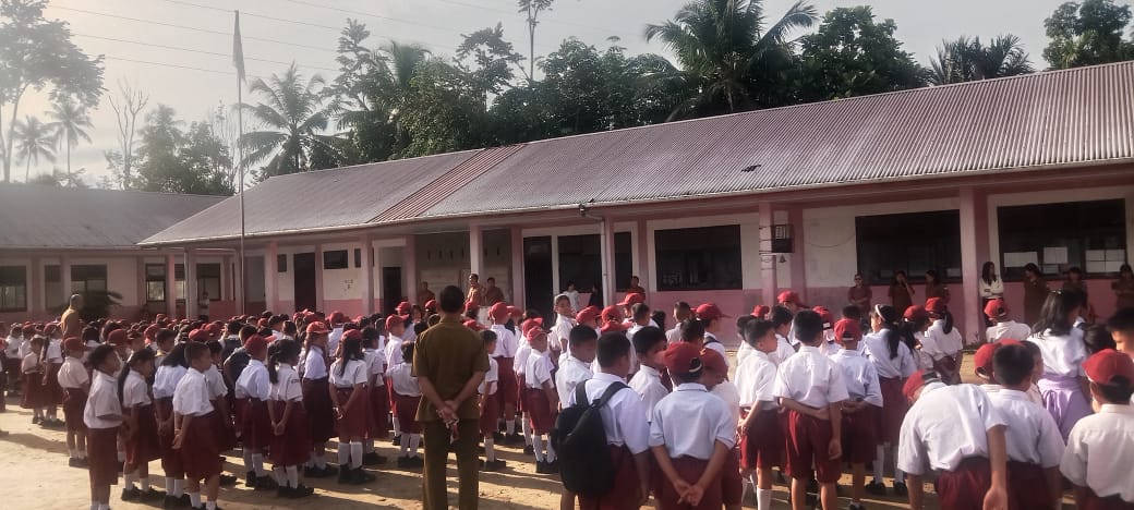 Puluhan Siswa Baru Di SDN 071207 Laowi Sangat Antusias Masuk Sekolah di Hari Pertama