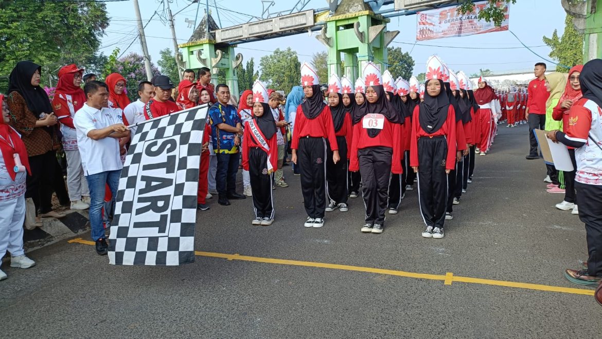 Menyongsong HUT RI Ke 81 SDN 02 Gapura Mulai Lomba Gerak Jalan.Star Lapangan Stadion Sukung Hingga Halaman Pemkab Setempat
