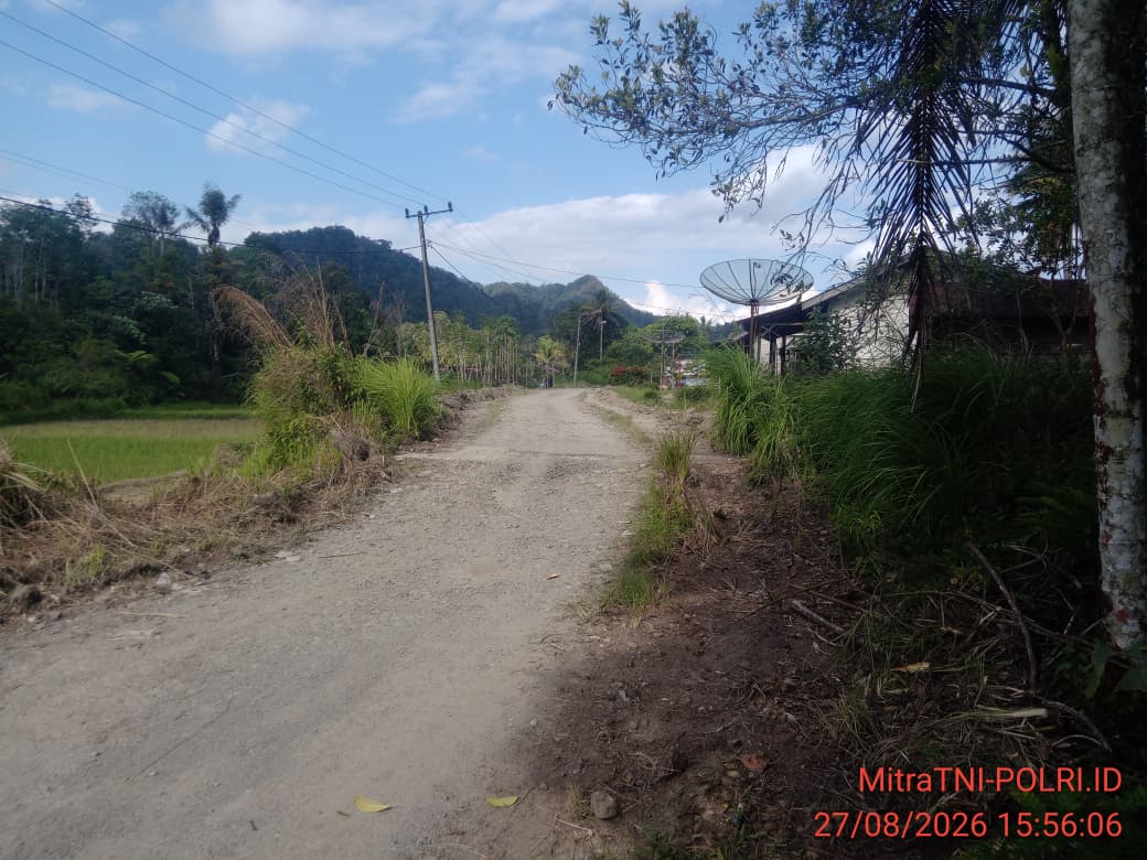 Pembangunan Jalan Di Desa Padang Mandailing Garugur yang menjadi jalan penghubung Ke Desa Muara Tolang Tapanuli Utara Dimulai