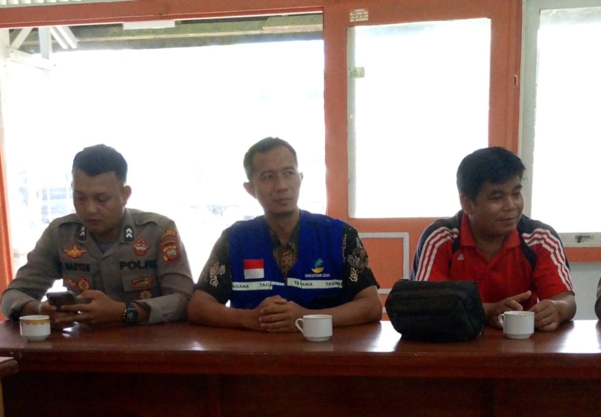 Rapat Pembentukan Tim Karhutla di Kecamatan Nanga Mahap