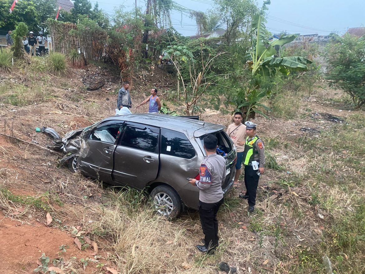 Toyota Avanza Masuk Rawa di Kotabumi, Polisi Temukan Tas Berisi Timbangan Digital dan Barang Diduga Narkotika