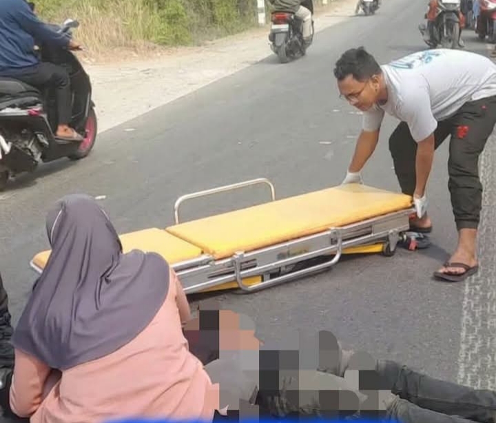Hendak Mendahului Motor Tabrak Truk Di Manyar Gresik, Satu Orang Tewas 