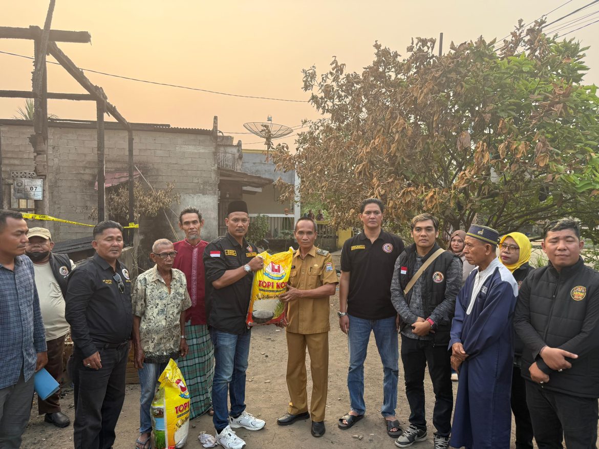 PAC Forum Cakar Sriwijaya Sematang Borang Salurkan Bantuan untuk Korban Kebakaran, Disambut Hangat Warga