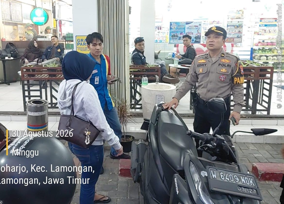 Motor Hitam Tak Bertuan Terparkir 3 Hari Berada di Parkiran Toko, Polres Lamongan Langsung Amankan Lewat Laporan 110