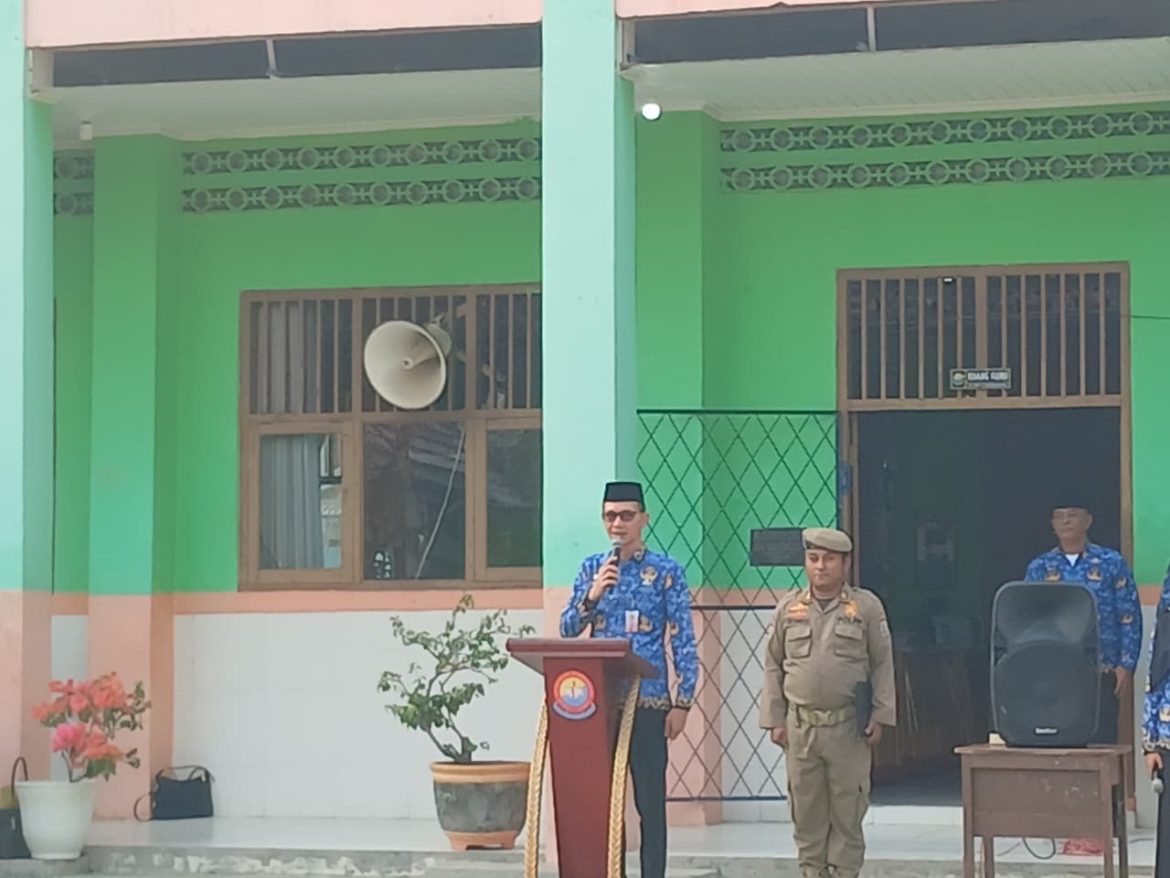 Upacara Peringatan Hari Kesaktian Pancasila Digelar Khidmat Di SMP Negeri 1 Blambangan Umpu, Camat Bertindak Sebagai Pembina