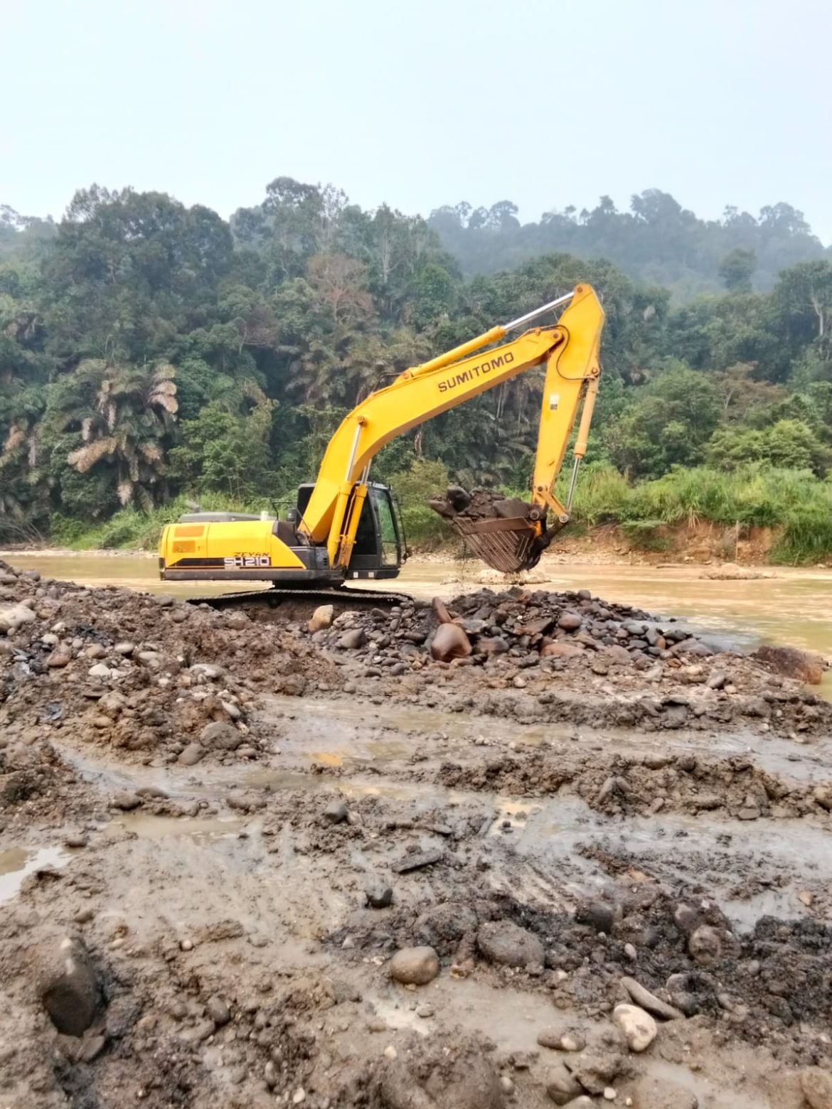 Aparat Penegak Hukum(APH) Di Kabupaten Merangin Diduga Tutup Mata,PETI.Di Duga Milik HELMI Meraja Lela Di Desa Baru Sakai Seakan Kebal Hukum