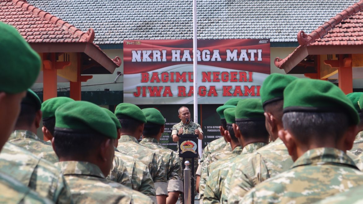 Perkokoh Kebersamaan dan Disiplin, Dandim 0812/Lamongan Pimpin Langsung Jam Komandan