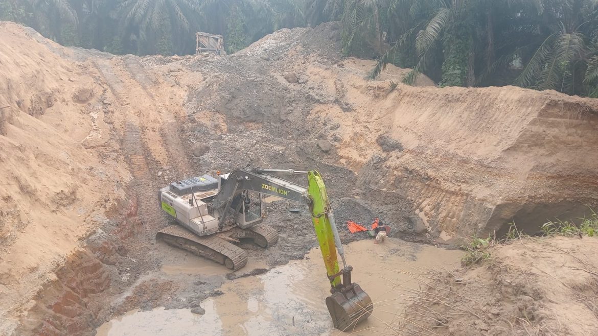 Di Tengah Gencarnya Penertiban PETI, Excavator Zoomlion Diduga Milik Sardi C,s Bebas Beroperasi di Desa Pulau Layang Aparat Di Tantang Bertindak