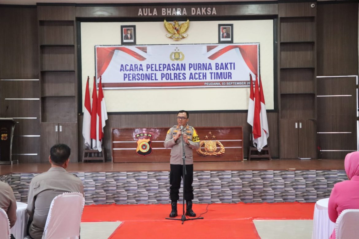 Kapolres Aceh Timur AKBP Nova Suryandaru S.I.K Memimpin Langsung Acara Pelepasan Dua Anggota Yang Purnabhakti