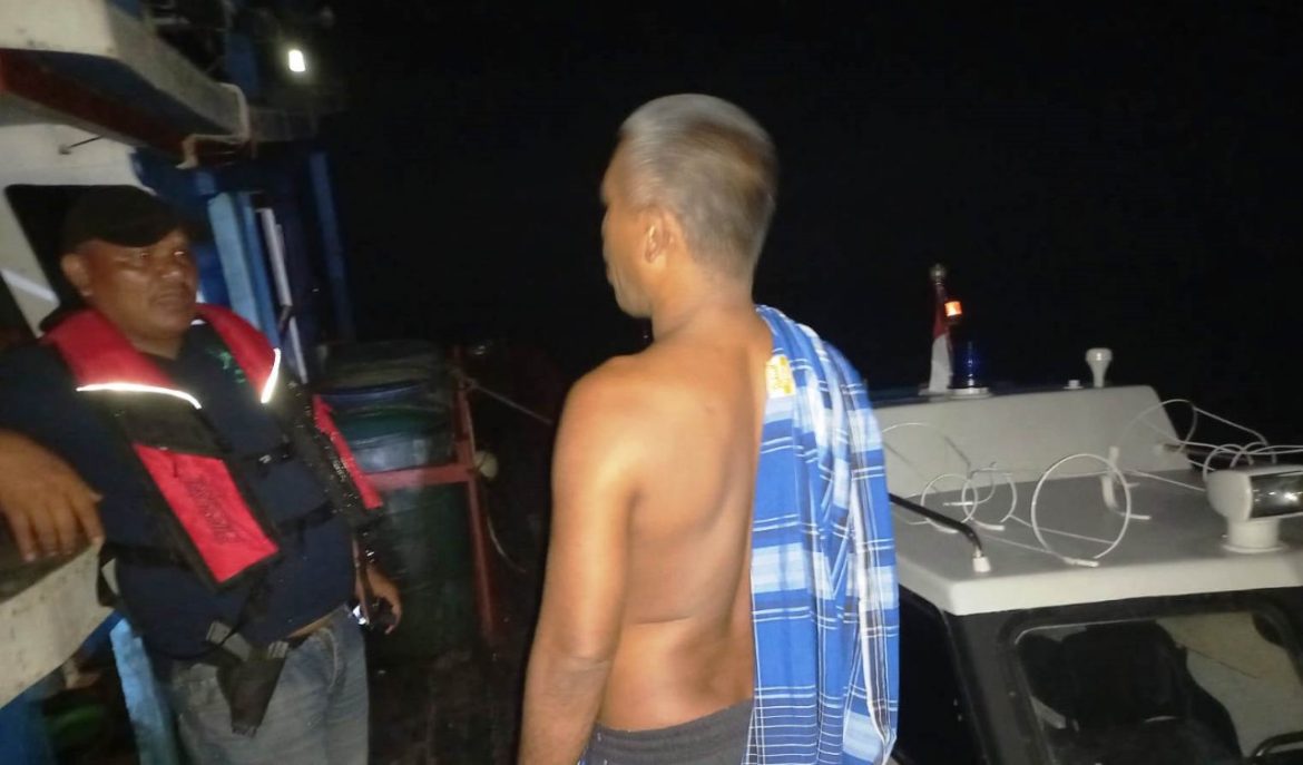 Cegah Masuknya Etnis Rohingya Ke Wilkumnya, Kasat Pol Airud Polres Aceh Timur Pimpin Langsung Patroli Perairan Di Malam Hari