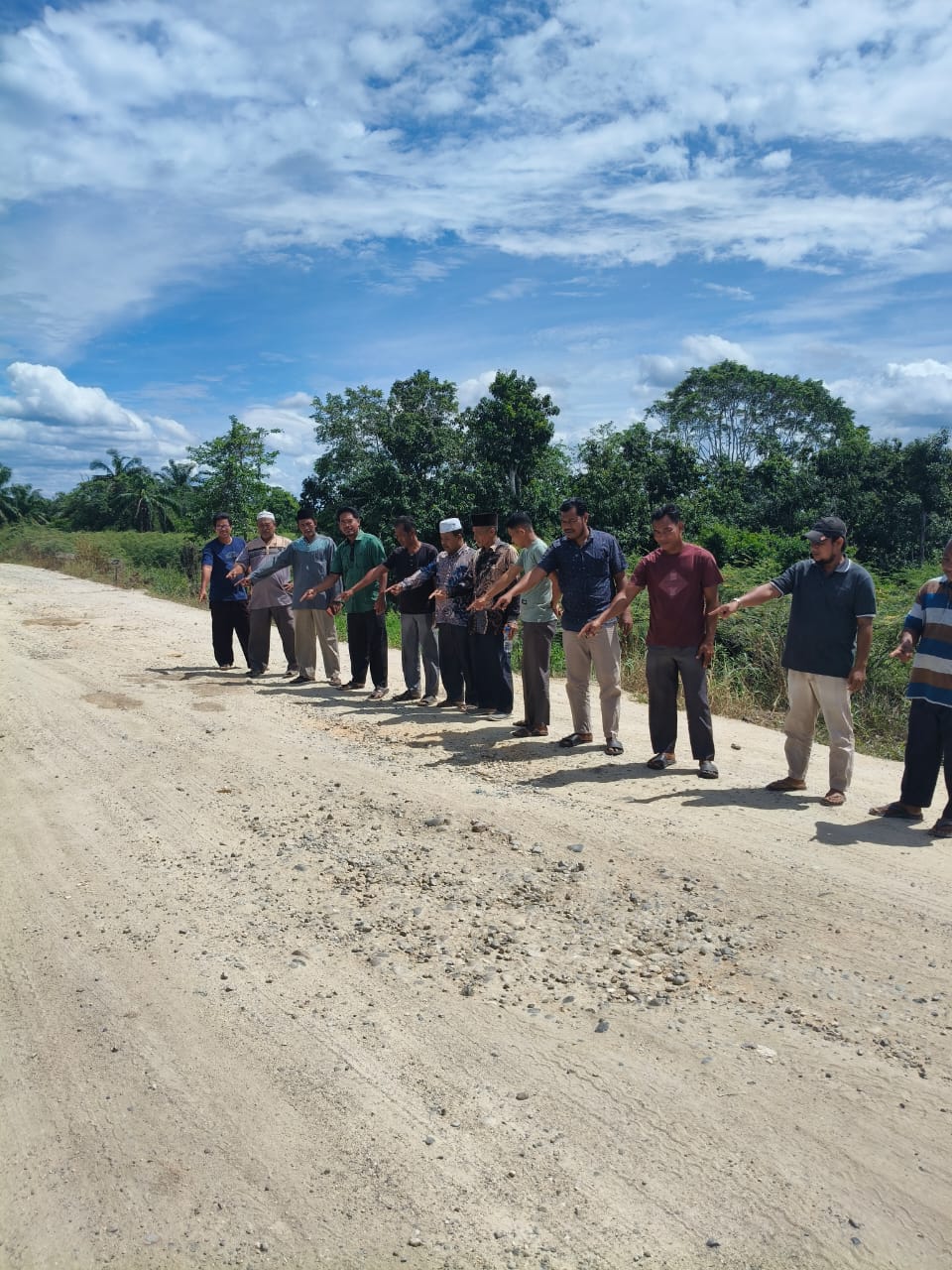 Masyarakat dan Tokoh Adat Desa Sontang Bantah Keras Laporan Dugaan Pungli Kades ke Polda Riau, Masyarakat: Kami Siap Bela Zulfahrianti, S.E