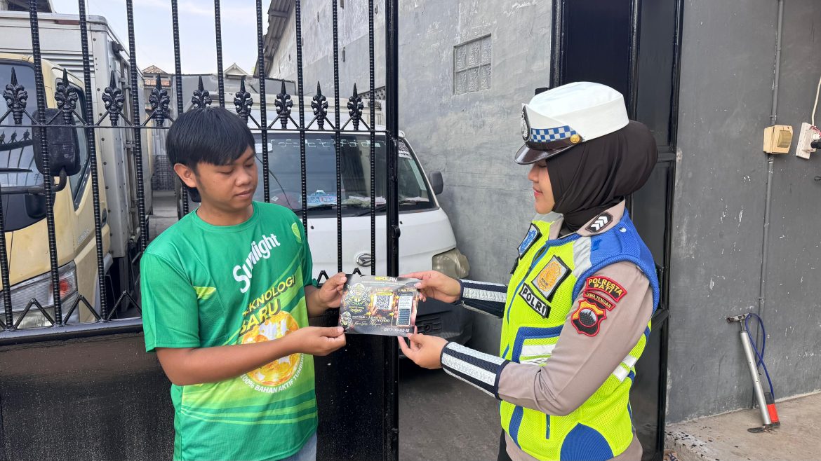 Permudah Laporan Situasi Lalu Lintas, Satlantas Pati Sosialisasi SIPOLAN Kepada Masyarakat