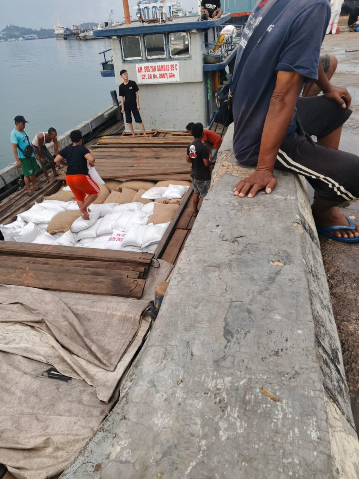 Lapor Pak Kapolda, Irjen Pol. Asep Safrudin, S.I.K., M.H. Marak Kegiatan Ilegal Di Pelabuhan Tanjung Riau Diduga Diback Up Oknum Nakal Aktif