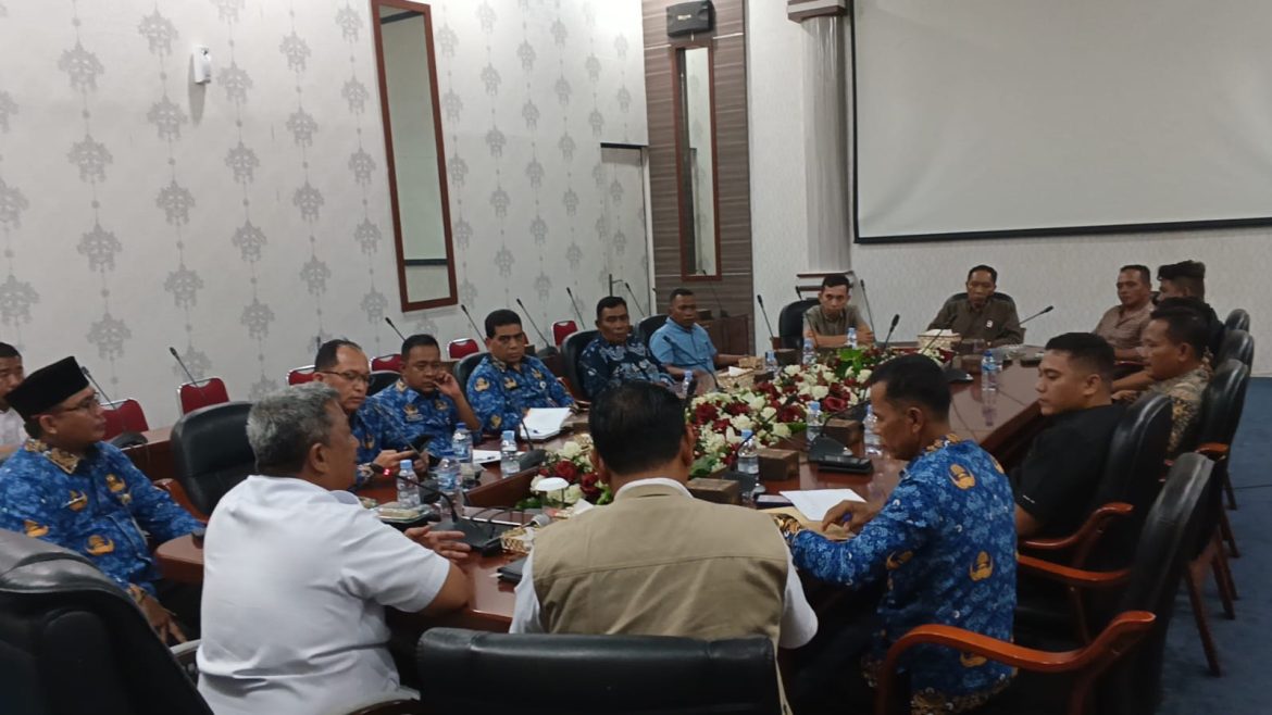Puluhan Warga Lubuk Soting Geruduk Rumah Bupati, Tuntut Kejelasan Pengelolaan PT. APN