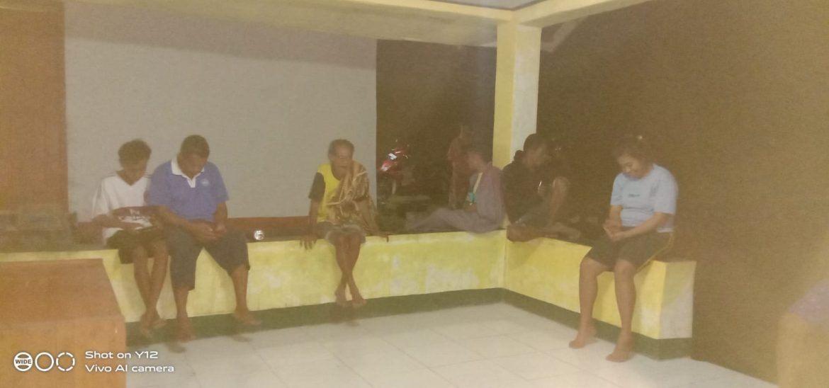 Diduga Coba Congkel Jendela Poskesdes, Pria Paruh Baya Bikin Geger Warga Bokong