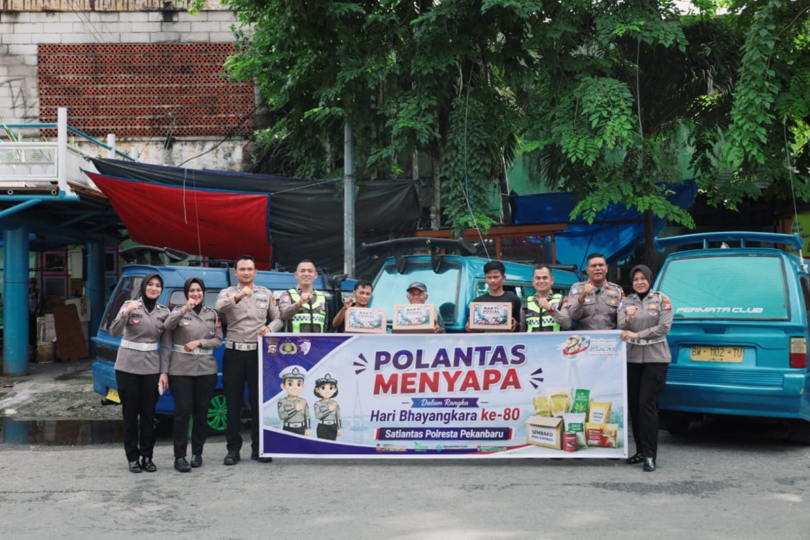 Sambut Hari Bhayangkara ke-80, Polda Riau Salurkan 593 Paket Bansos dan Realisasikan Program Bedah Rumah