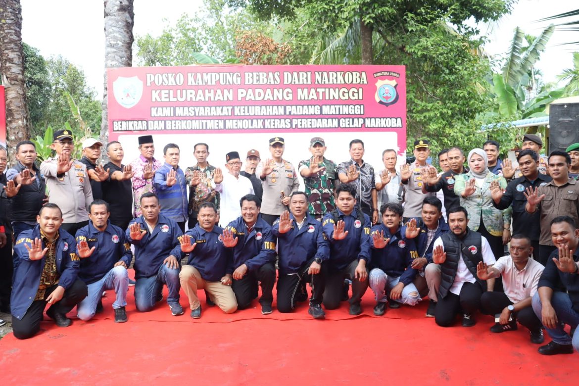 Inisiasi Kampung Bebas Narkoba, Kapolres dan Kasat Narkoba Labuhanbatu Tampung Aduan Warga hingga Bagikan Bansos