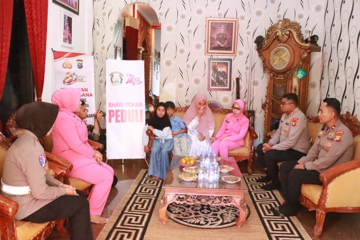 Kapolres Kampar Mewakili Kapolda Riau – Anjangsana Warakawuri Istri Purnawirawan Polri, Meriahkan Hari Bhayangkara Ke-80