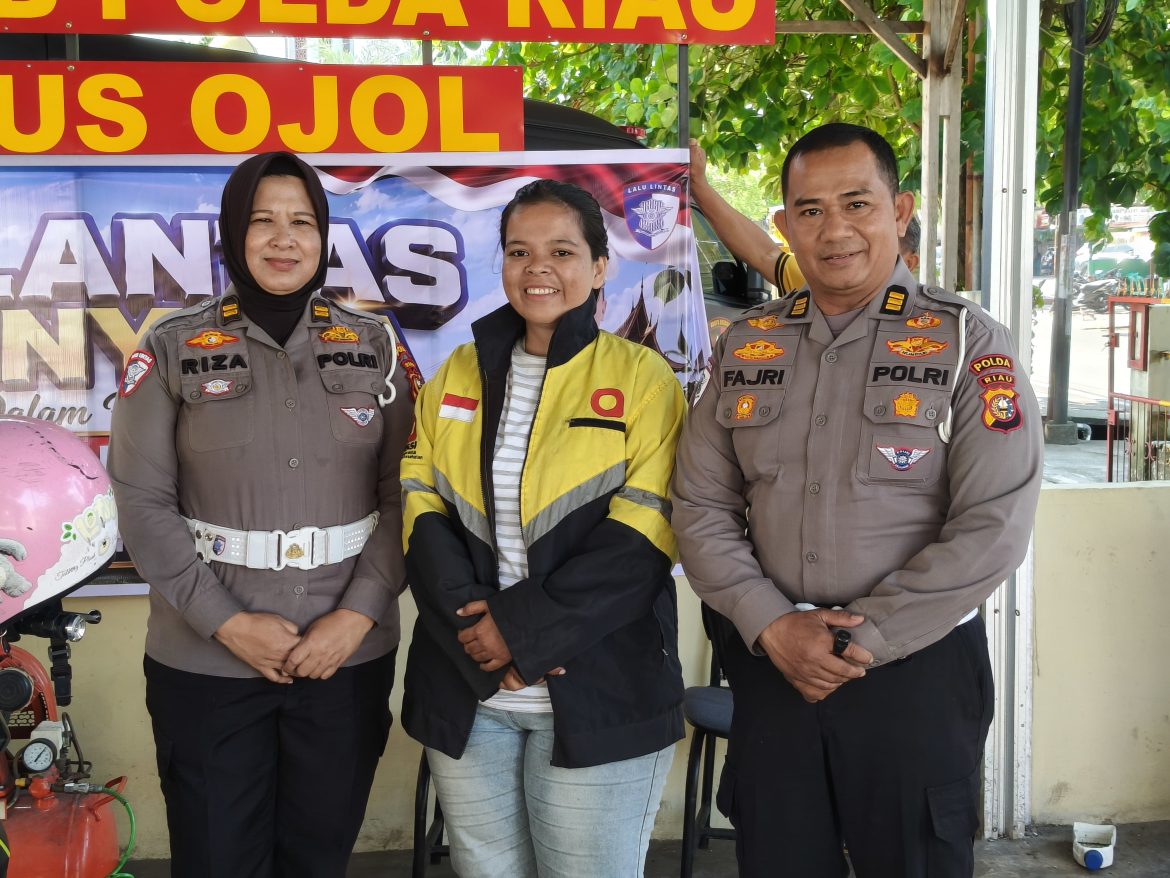 Polantas Menyapa Ojol, Ditlantas Polda Riau Berikan Servis Motor Gratis dan Kemudahan Perpanjangan SIM