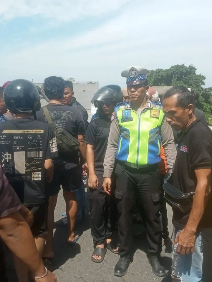 Piket Polsek Deli Tua Gerak Cepat Tangani Laka Lantas di Flyover Jamin Ginting 