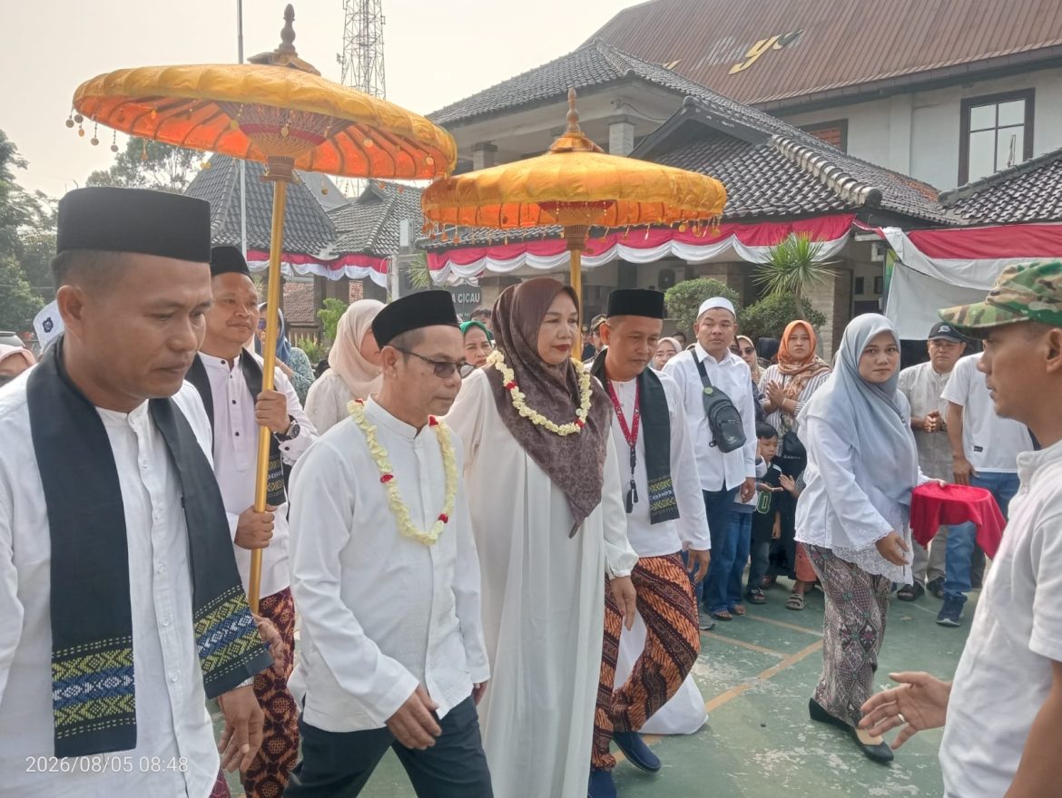 Calon Kepala Desa Cicau Udin Samsudin Daftar Dengan Doa dan Berjalan Kaki Bersama Para Pendukung