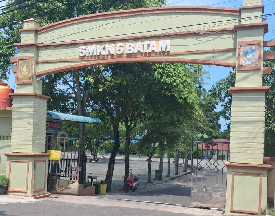 Keterlambatan Pelaporan, Ketidaksesuaian Angka Dana BOSP SMKN 5 Batam, Dan Sikap Yang Mengecewakan Dari Kepala Sekolah Saat Dikonfirmasi 